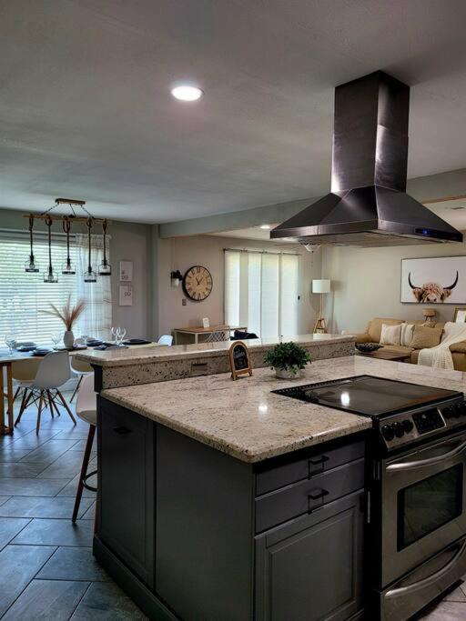Modern Tempe Home With Heated Pool, Asu エクステリア 写真